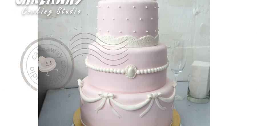 三層唧花結婚蛋糕（連玫瑰）