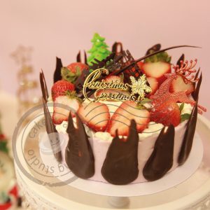 strawberry-mousse-cake